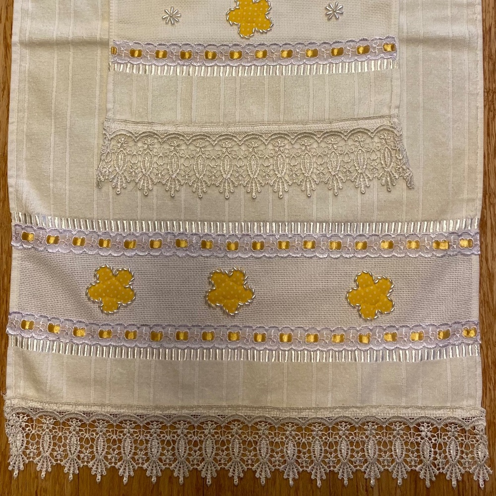 Decorated bath towel set